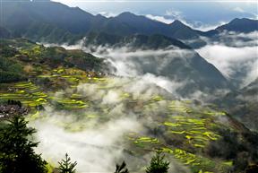 《云雾绕山川》