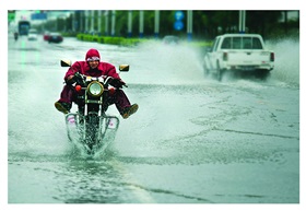 《雨后》