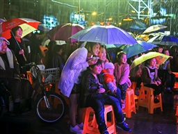 《雨中乐》