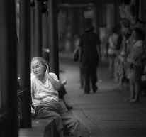 古镇老人