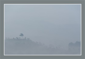 雾锁山头