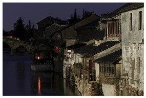 《枕河人家》