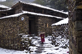 雪访石头村