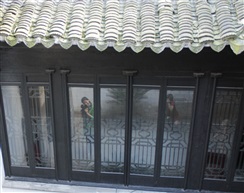 不知明镜里