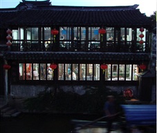 光