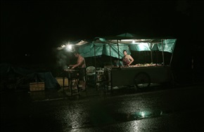 雨夜排档