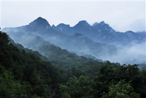 燕山雨后