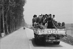 《赶路》