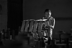 《纺织女工》
