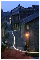 《夜暮下的古街》