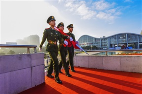 踏上红地毯