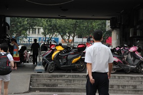 青春踌躇满怀