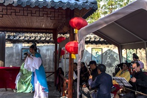 台前幕后