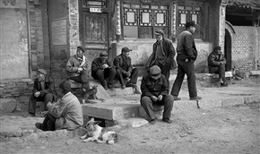 《村口》