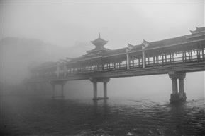 迷雾廊桥
