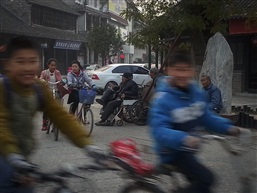 《上学路上》