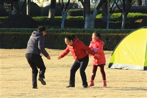 公园拾趣一老鹰抓小鸡