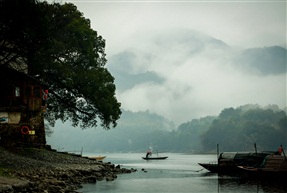 《烟雨山村》