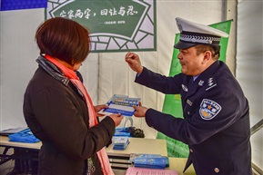 热情讲解