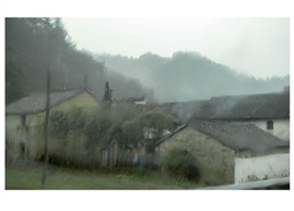 雨中山村