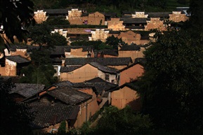 老宅土墙人家