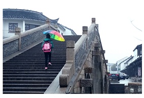 《上学路上》