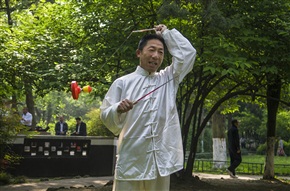 舞空竹