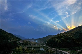 山村霞光