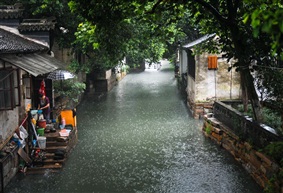雨中古镇