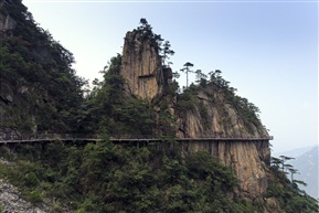 大明山悬空栈道