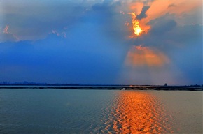 湖畔夕照