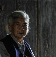 古镇老人