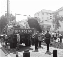 《修路工》
