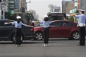 少年警校小交警之直行