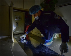 《现场勘查中》组照2