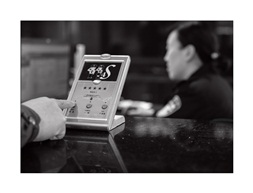 《满意》