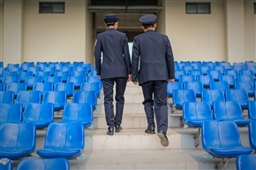 《警影》