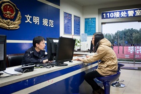 《八小时之后的故事》组照1