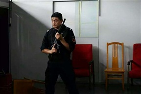 守枪待敌