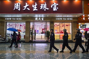 闹市护航