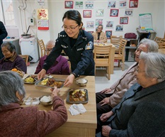 阿姨吃饭了