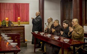 《过堂》