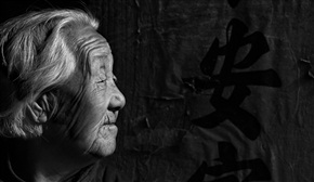 《母 亲》