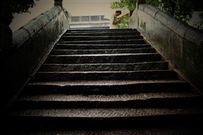 雨中桥