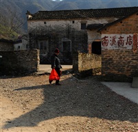 冷清乡村午后时