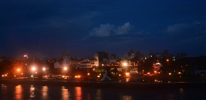 夜幕下的彭湖湾