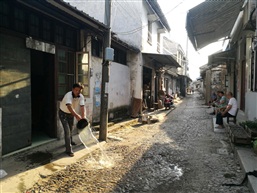 为老街降温除尘