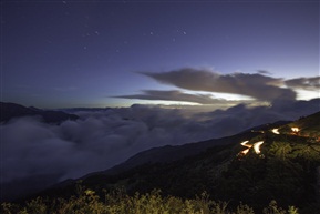 萬雲奔騰