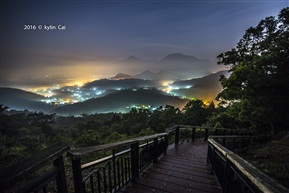 夜山嵐中燈火人家