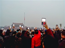 东方红国旗升